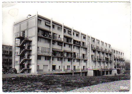 Lui aussi, le clos Saint-Vigor est occup par un ensemble de btiments  la fin des annes 50. Cette rsidence inaugure des appartements en duplex. (coll. part.)