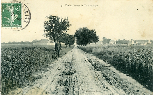 Route de villacoublay. On voit la ferme au bout du chemin et on reconnait la tour. CPA circulée en mai 1909. (coll. part.)