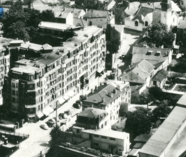 Vue aérienne de la partie commerçante de la rue Rieussec (détail). CPSM N/B bord dentelé.