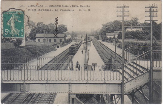 L’intrieur de la gare Rive Gauche et la passerelle. Le scripteur crit  ses parents et coche le btiment en bois qui abritait les pompiers, alors nomms les Sauveteurs de Viroflay. CPA circule. Coll. prive.