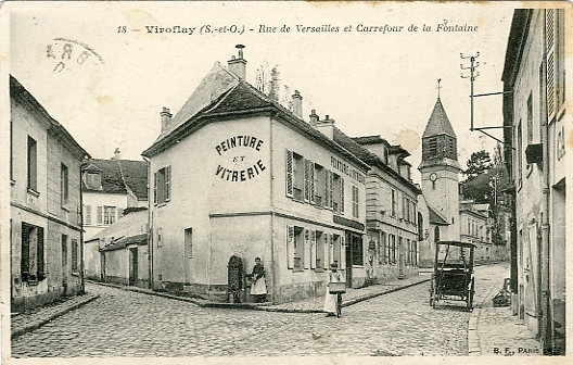 La fontaine du village. Petite animation avec femme tirant de l’eau et livreur  bicyclette (boucher ou ptissier). CPA (collection part.)